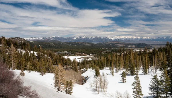 Panorama de Sierra Nevada montañas y lagos Mamut — Foto de Stock