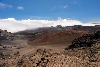 Maui Haleakala volkanın Zirvesi krater içine görüntülemek