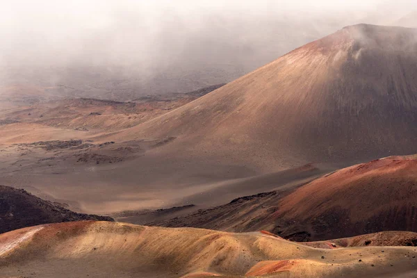 View into crater at summit of Haleakala volcano on Maui — Stock Photo, Image