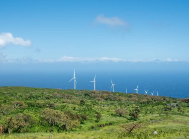 Auwahi Rüzgar türbinleri Haleakala Maui arka tarafında etrafında