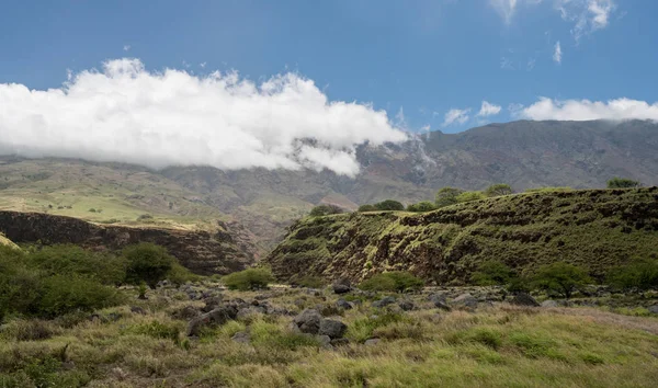 Straße vorbei an hana um die Rückseite des haleakala auf maui — Stockfoto