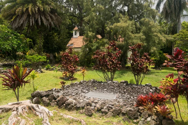 マウイ島のハナの近くのチャールズ ・ リンドバーグ飛行士の墓 — ストック写真