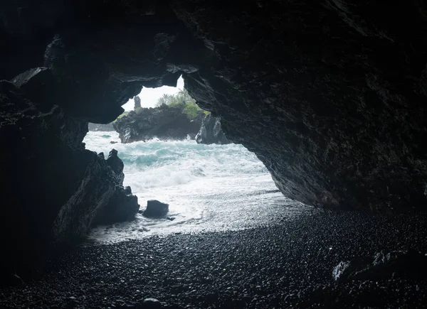 Ingresso in grotta a Waianapanapa sulla strada per Hana a Maui — Foto Stock