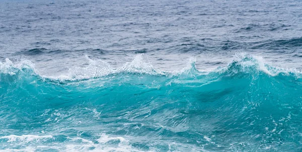 Movimento congelado de ondas oceânicas ao largo do Havai — Fotografia de Stock