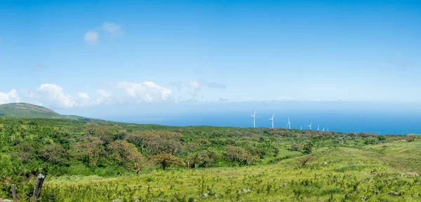 Auwahi Rüzgar türbinleri Haleakala Maui arka tarafında etrafında — Stok fotoğraf