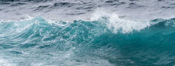 Movimento congelado de ondas oceânicas ao largo do Havai — Fotografia de Stock