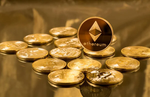 Één ethereum of ether munt over bitcoins — Stockfoto