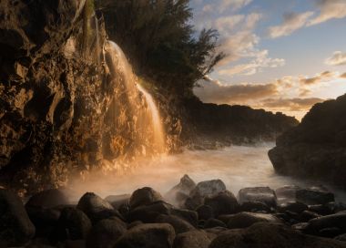 Princeville Kauai Queens Bath yakınındaki şelale