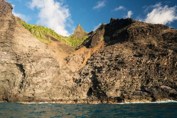 Kauai kıyısında günbatımı cruise alınan Na Pali kıyı şeridi — Stok fotoğraf