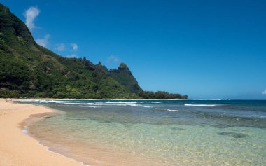 Tüneller beach kuzey kıyısında Kauai