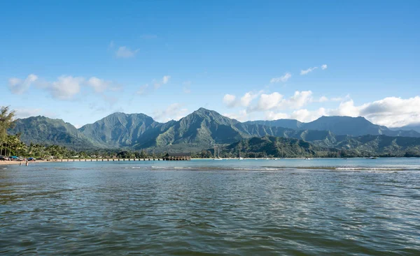 Odpolední pohled Hanalei záliv a mola na Kauai Hawaii — Stock fotografie