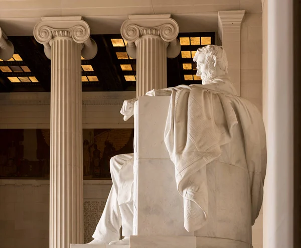 Vista lateral de la estatua del presidente Lincoln — Foto de Stock