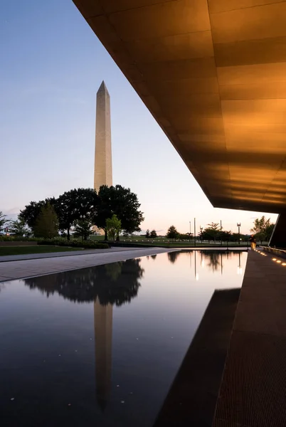 Reflection of Washington in reflecting pool at sunset — Stock Photo, Image