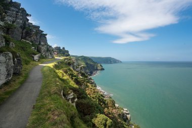 Lynmouth yakınındaki South West Coast yol
