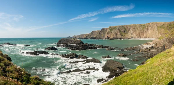 Unikalną strukturę skał o Hartland Quay w północnej części hrabstwa Devon — Zdjęcie stockowe