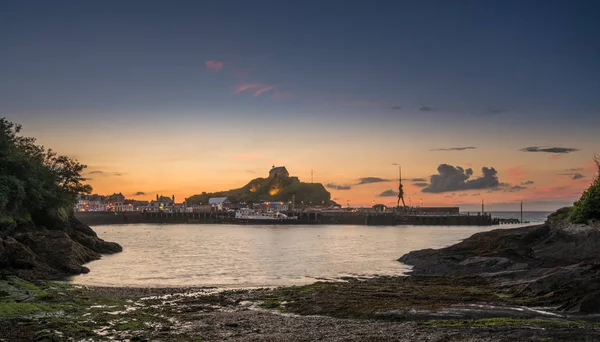 Sonnenuntergang über der Touristenstadt ilfracombe in devon — Stockfoto