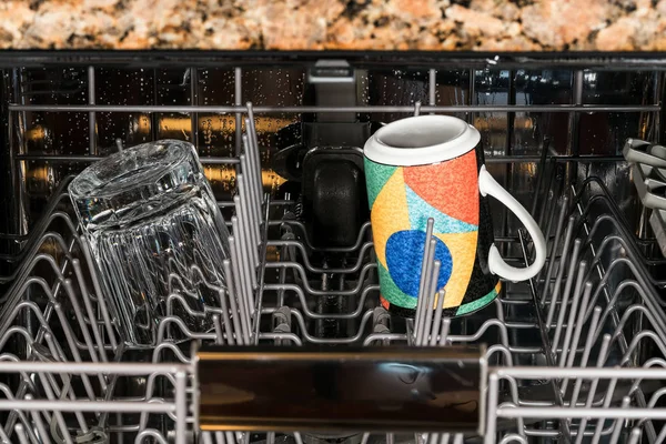 Cup and glass in dishwasher — Stock Photo, Image