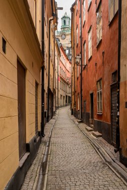 Dar Arnavut kaldırımlı Gamla Stan, Stockholm sokak