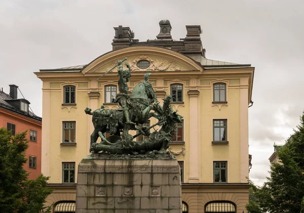 Bronzová socha svatého Jiří a drak v Stockholmu — Stock fotografie