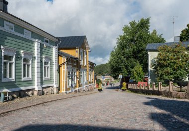 Porvoo, Finlandiya eski Meydanı'na turist yürümek