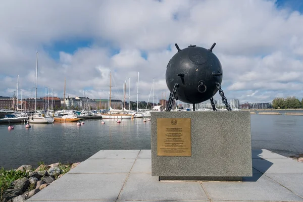 Nábřeží památník věnovaný občanská válka Deminers, Katajanokka, Helsinki, Finsko — Stock fotografie