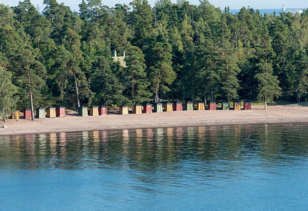 Cabanes de plage colorées près d'Helsinki, Finlande — Photo