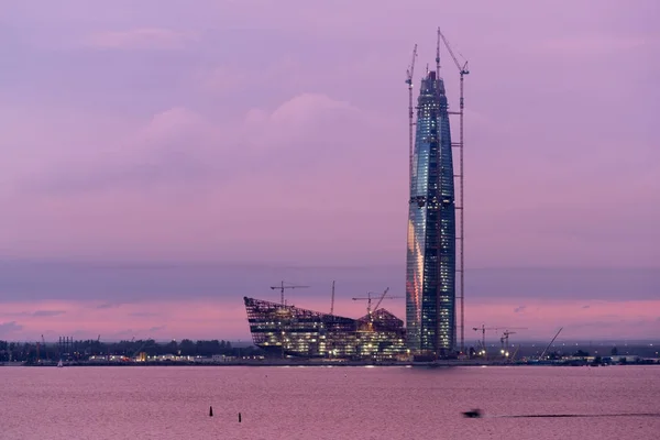 Construcción de rascacielos Lakhta al atardecer — Foto de Stock