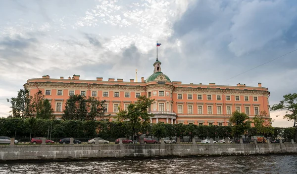 St michaels schloss und kanäle in st petersburg, russland — Stockfoto