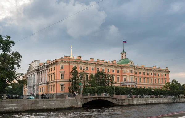 St michaels schloss und kanäle in st petersburg, russland — Stockfoto