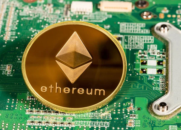 Ethereum munt op een Printplaat — Stockfoto