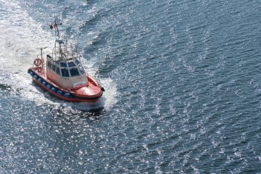 Modern Pilot teknede dışarı denize yakın Gdansk, Polonya
