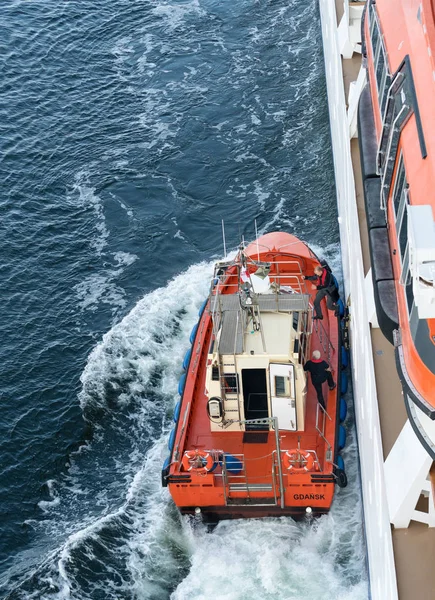 Pilota che lascia una nave da crociera vicino a Danzica, Polonia — Foto Stock