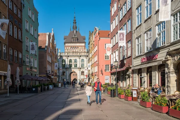 Tourists on Long Lane in Gdansk, Poland — Stock Photo, Image