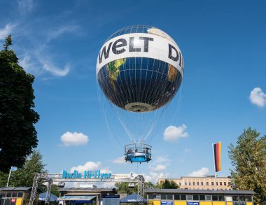 Die Welt Berlin Hi-el ilanı balon şehri yükselir