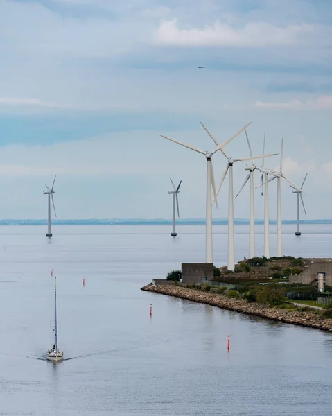 Wind turbines at entrance to Copenhagen Harbour — Stock Photo, Image