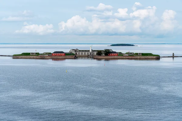 Alacakaranlıkta Trekroner kalede Kopenhag Limanı — Stok fotoğraf