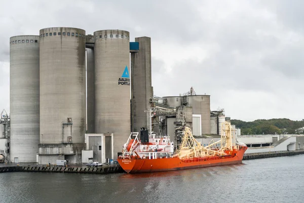 Transporte de cimento em Aalborg, Dinamarca — Fotografia de Stock