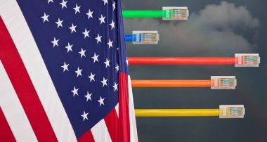 Karanlık bulutlar ve ABD bayrağı Net tarafsızlık görüntü