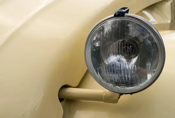 Headlight of restored 1965 Citroen 2CV — Stock Photo, Image