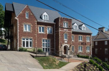Phi Sigma Kappa Yunan konut Batı Virginia Üniversitesi'nde