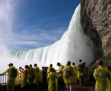 Niagara at the Falls arkasında yolculuk