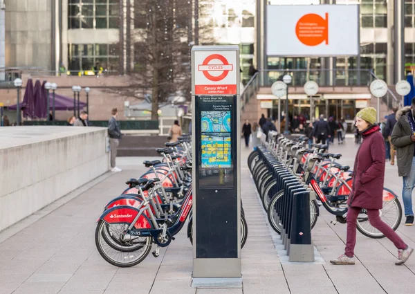 Rangée de vélos de location à Canary Wharf — Photo