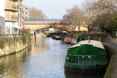 London Limehouse kesim kanalda aşağı görüntülemek