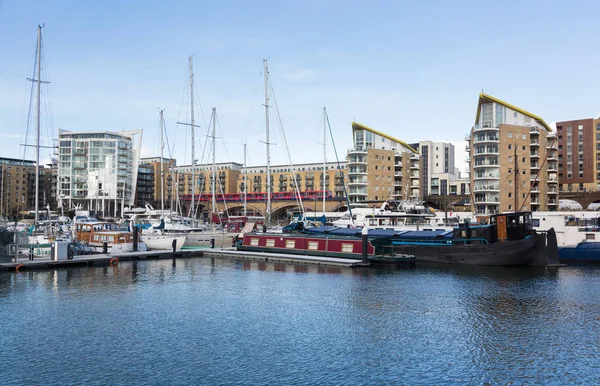 Panorama z Marina Limehouse Basin v Londýně — Stock fotografie