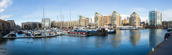 Skyline von Limehouse Basin Marina in London — Stockfoto