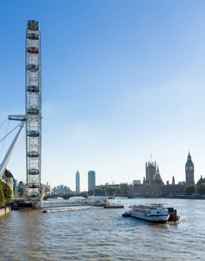 Thames kıyısında Londra Göz Dönme dolabı