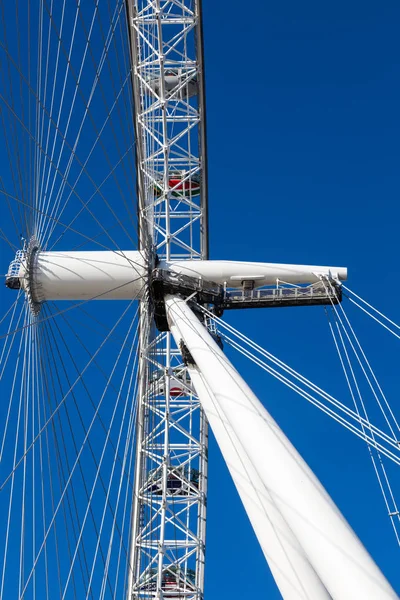 London Eye roda gigante na margem do Tamisa — Fotografia de Stock