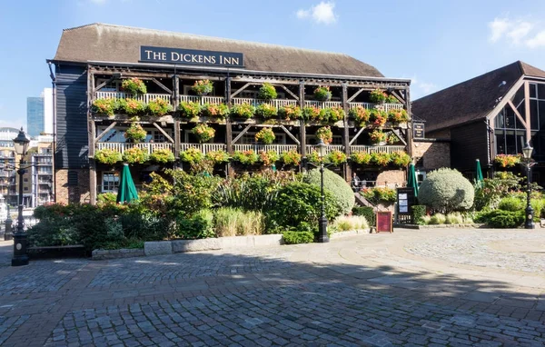 The DIckens Inn at St Katherine Docks London — Stock Photo, Image