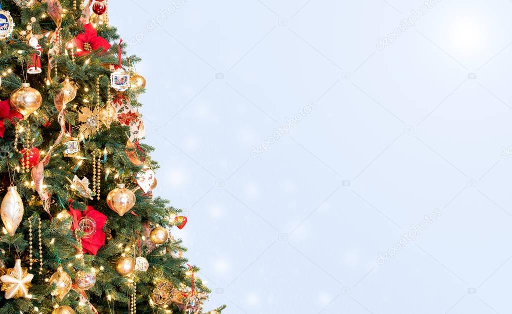 Decorated christmas tree in hero header format