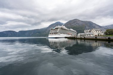 Viking Star cruise gemi Eidfjord Norveç'te demirledi